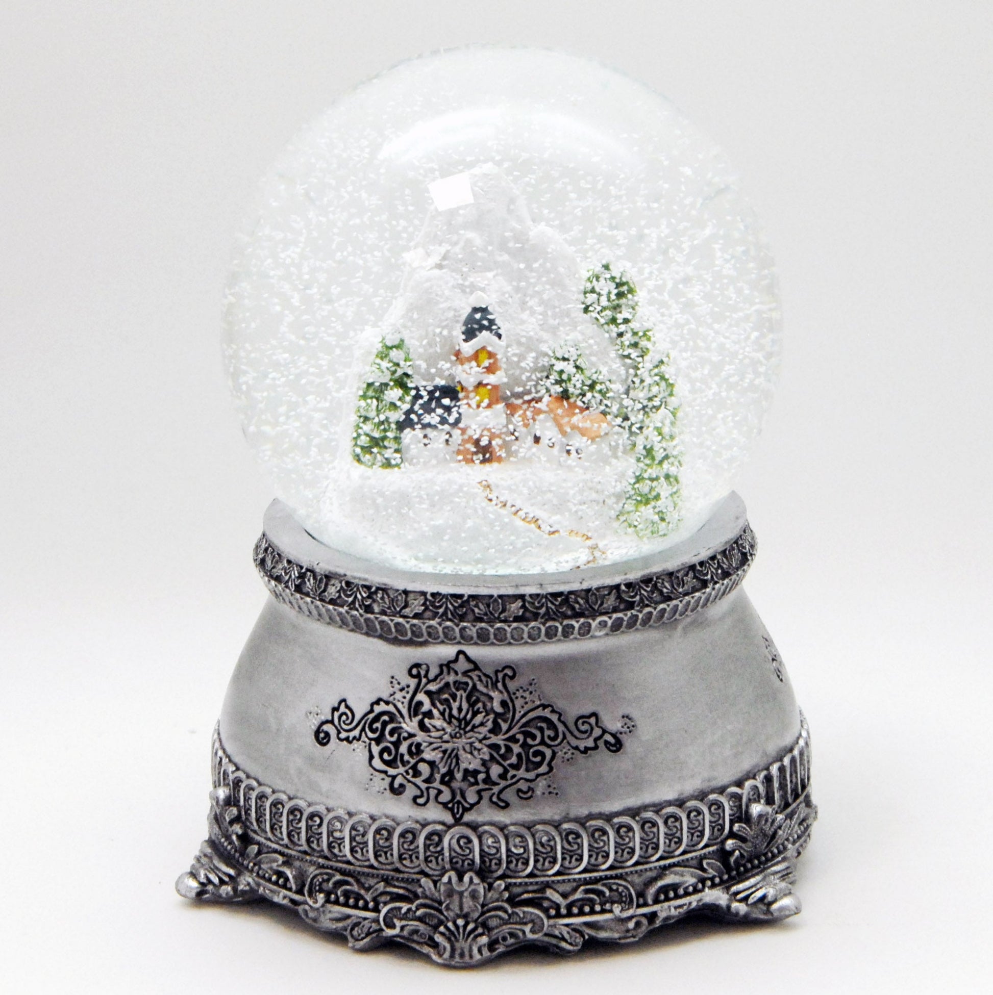 Nostalgische Schneekugel Alpendorf auf Zinnsockel verziehrt 100 mm Durchmesser mit Spieluhr - Schneekugelhaus