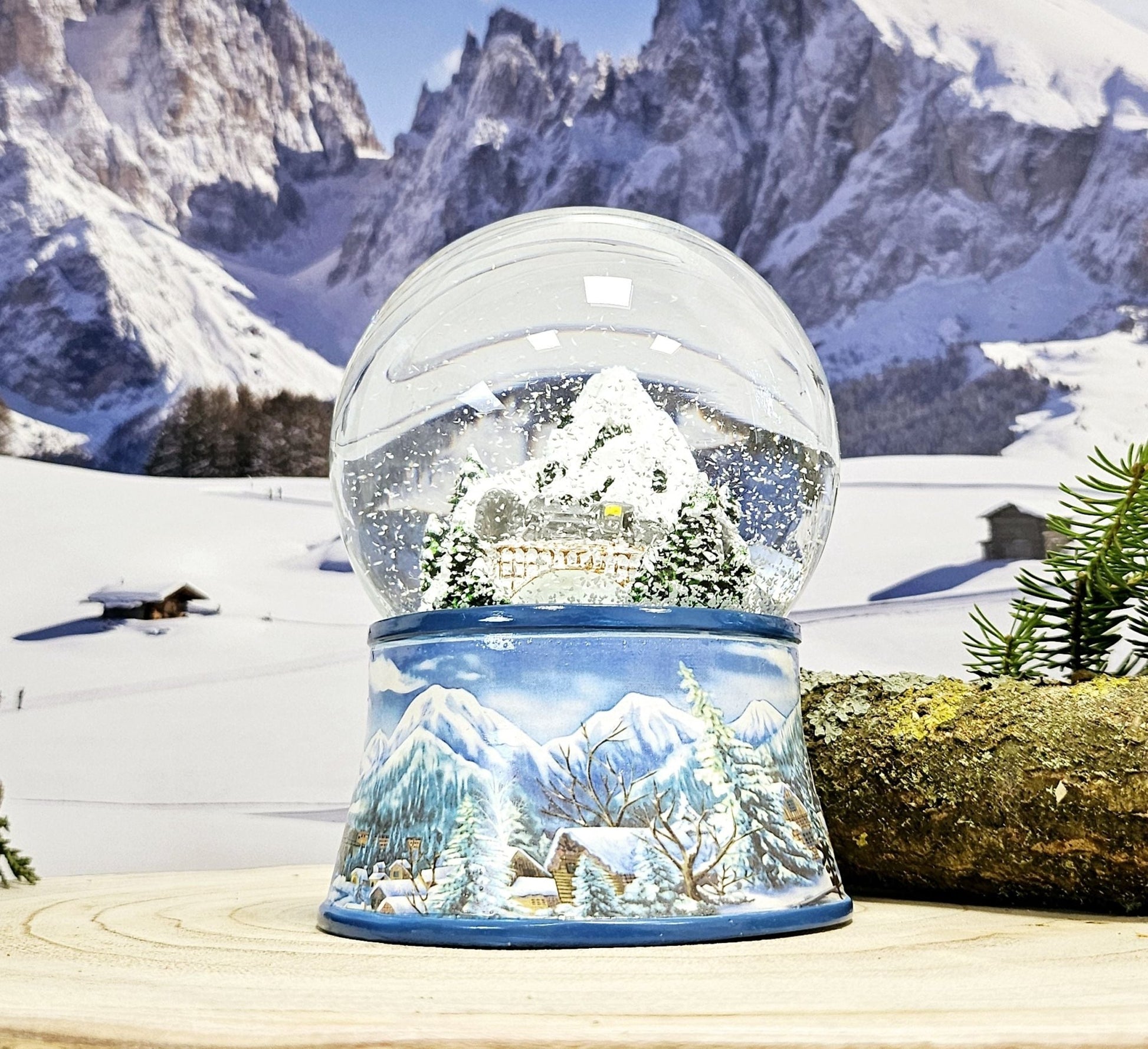 Nostalgische Schneekugel Berglandschaft mit Brücke auf Sockel Winterlandschaft hellblau 100 mm Durchmesser mit Spieluhr - Schneekugelhaus