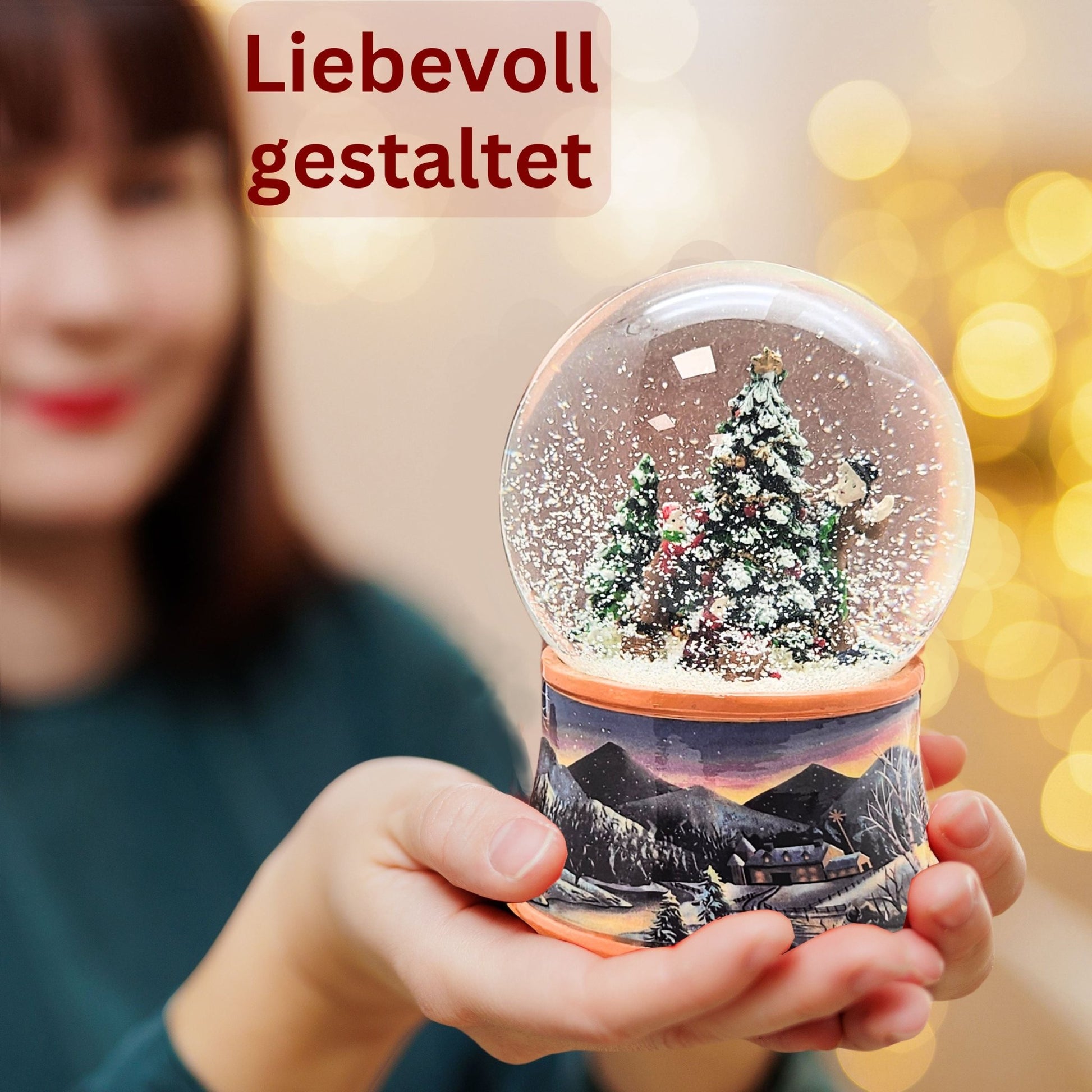 Nostalgische Schneekugel Christbaum schmücken auf Sockel Winterlandschaft ocker 100 mm Durchmesser mit Spieluhr - Schneekugelhaus
