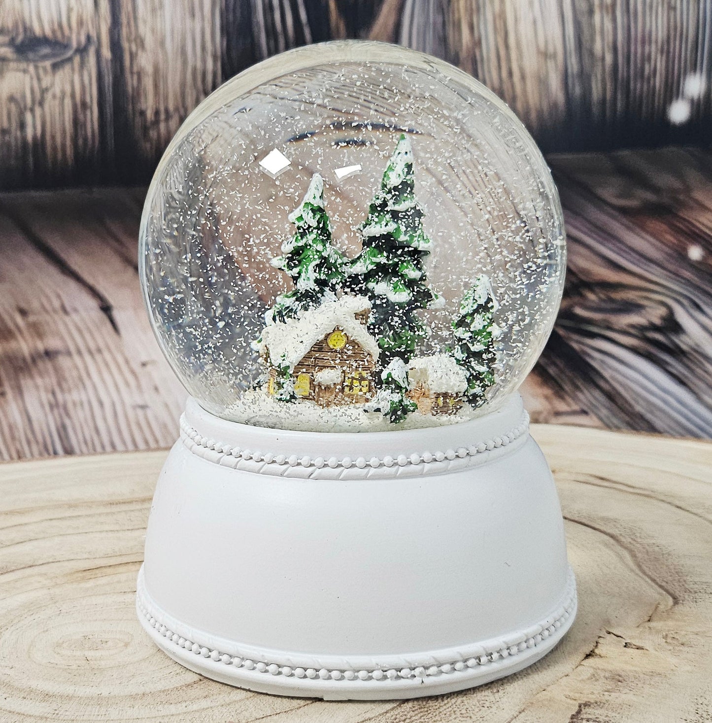 Nostalgische Schneekugel verschneite Berghütte auf Sockel weiß Nostalgie 100 mm Durchmesser mit Spieluhr - Schneekugelhaus