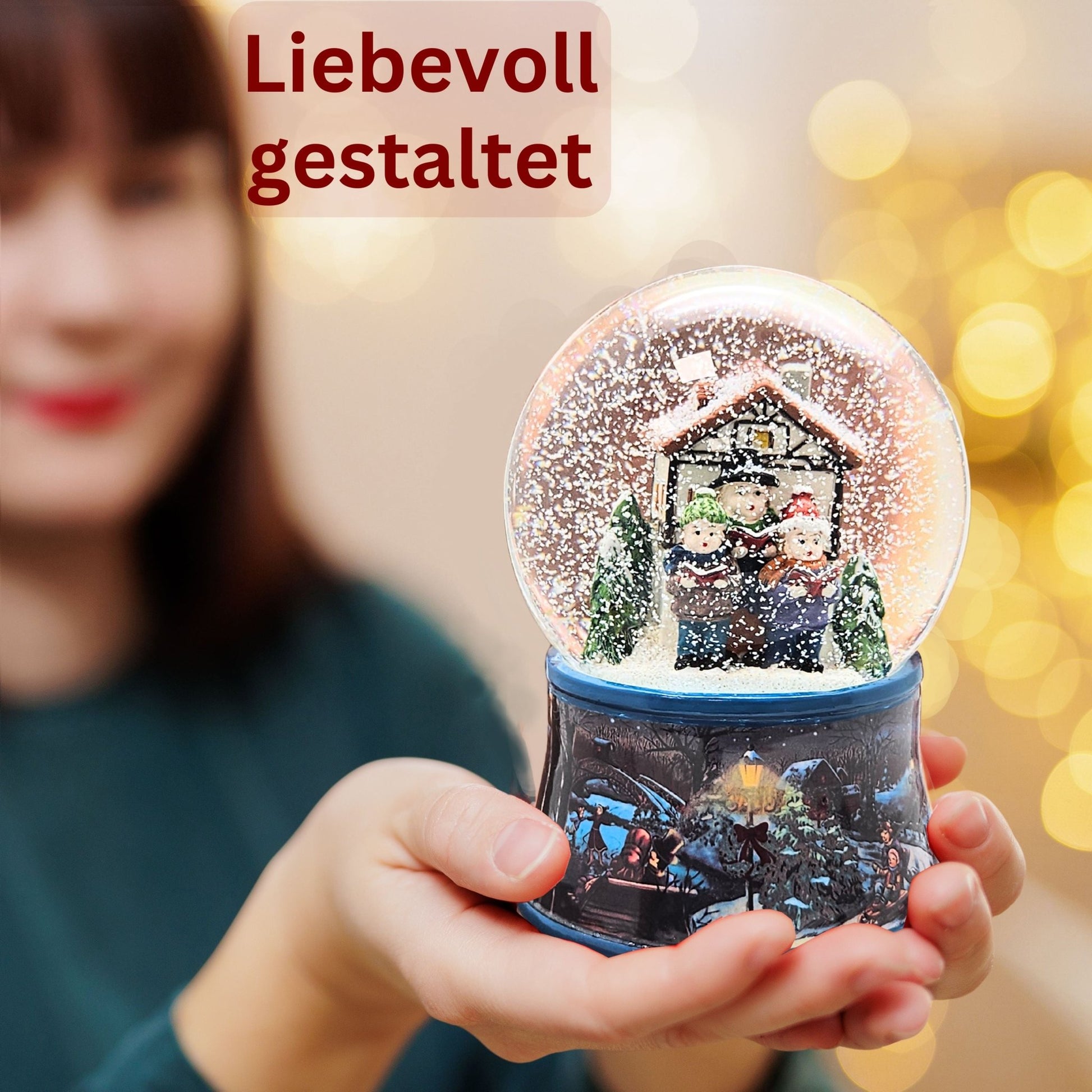 Nostalgische Schneekugel Weihnachtssinger vor Fachwerkhaus auf Sockel Eisläufer 100 mm Durchmesser mit Spieluhr - Schneekugelhaus