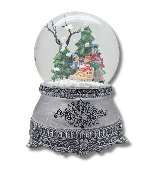 Nostalgische Schneekugel Winterspaziergang mit Familie auf Zinnsockel 100 mm Durchmesser mit Spieluhr - Schneekugelhaus
