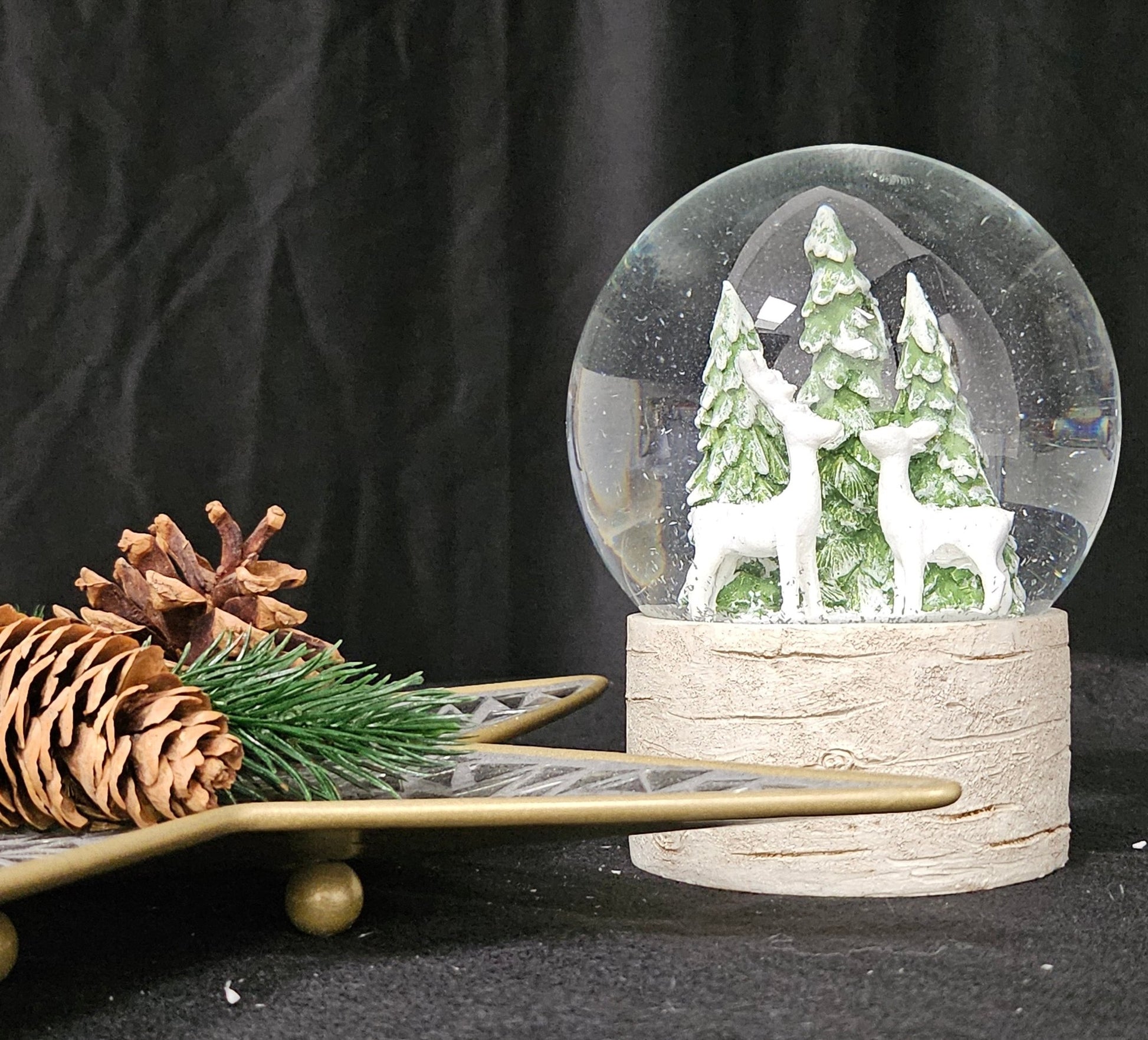 Schneekugel 2 Rehe auf Holzsockel "Country - Line" 10 cm Durchmesser - Schneekugelhaus