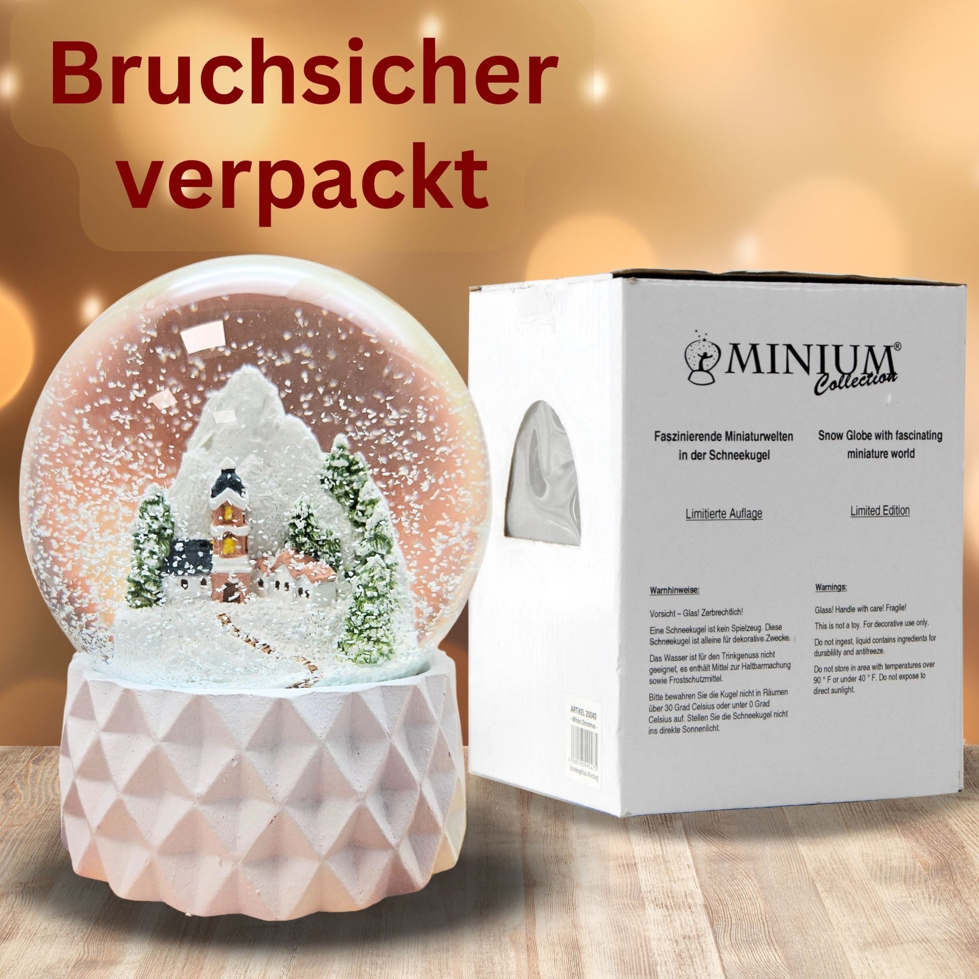 Schneekugel Bergdorf auf Sockel weiß kubisch "PURE - Line" 10 cm Durchmesser - Schneekugelhaus