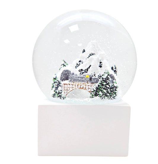 Schneekugel Berge mit Brücke auf Sockel weiß eck "PURE - Line" 10 cm Durchmesser - Schneekugelhaus