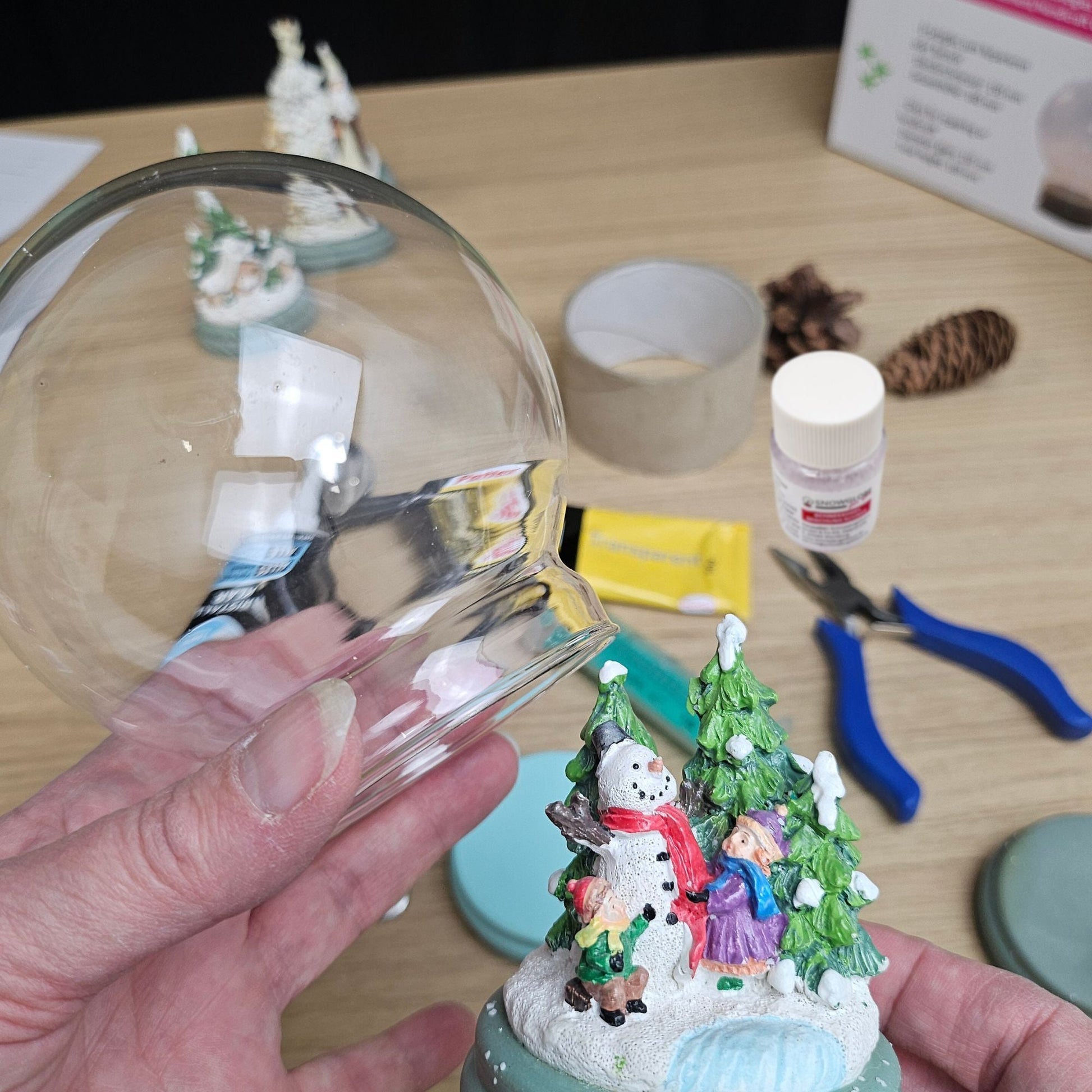 Schneekugel - Fertigmischung mit Wasserklar & feinem Schnee - Schneekugelhaus