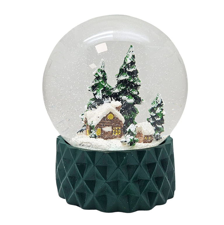 Schneekugel Hüttenzauber auf Sockel grün kubisch "PURE - Line" 10 cm Durchmesser - Schneekugelhaus