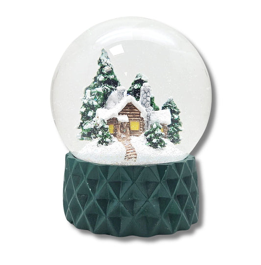 Schneekugel Hüttenzauber auf Sockel grün kubisch "PURE - Line" 10 cm Durchmesser - Schneekugelhaus