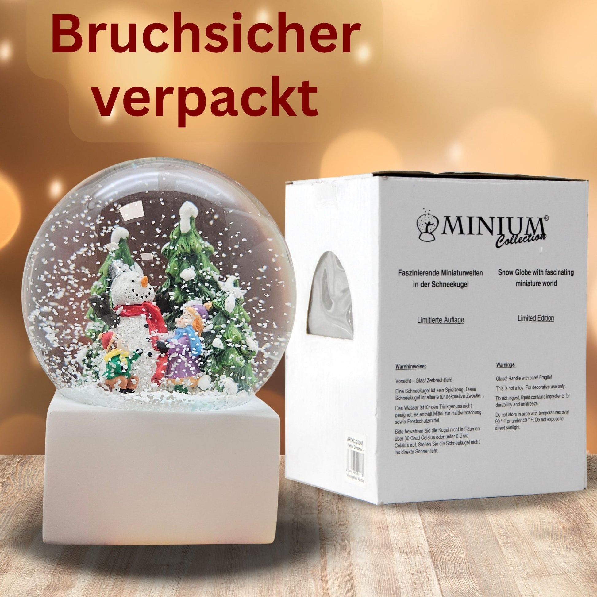Schneekugel Kinder bauen Schneemann auf Sockel weiß eck "PURE - Line" 10 cm Durchmesser - Schneekugelhaus