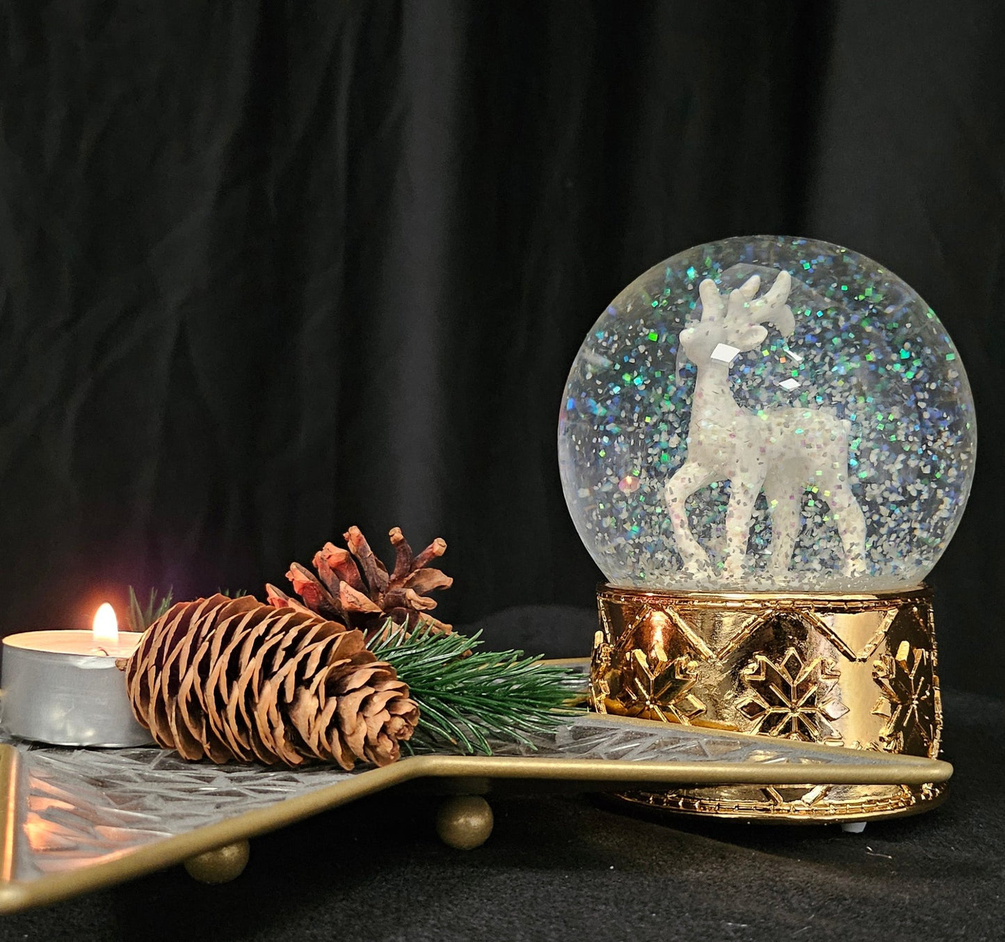 Schneekugel Reh weiß mit kupfergold-Sockel Schneeflocke mit Spieluhr - Schneekugelhaus