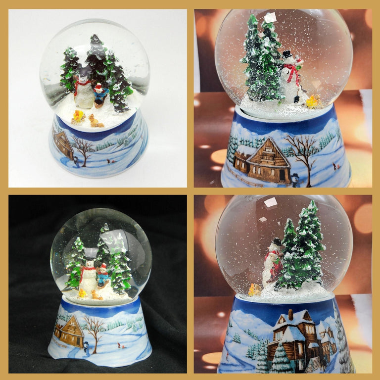 Schneekugel Schneemann bauen mit Lagerfeuer auf Sockel Winterlandschaft mit Spieluhr 10 cm Durchmesser - Schneekugelhaus