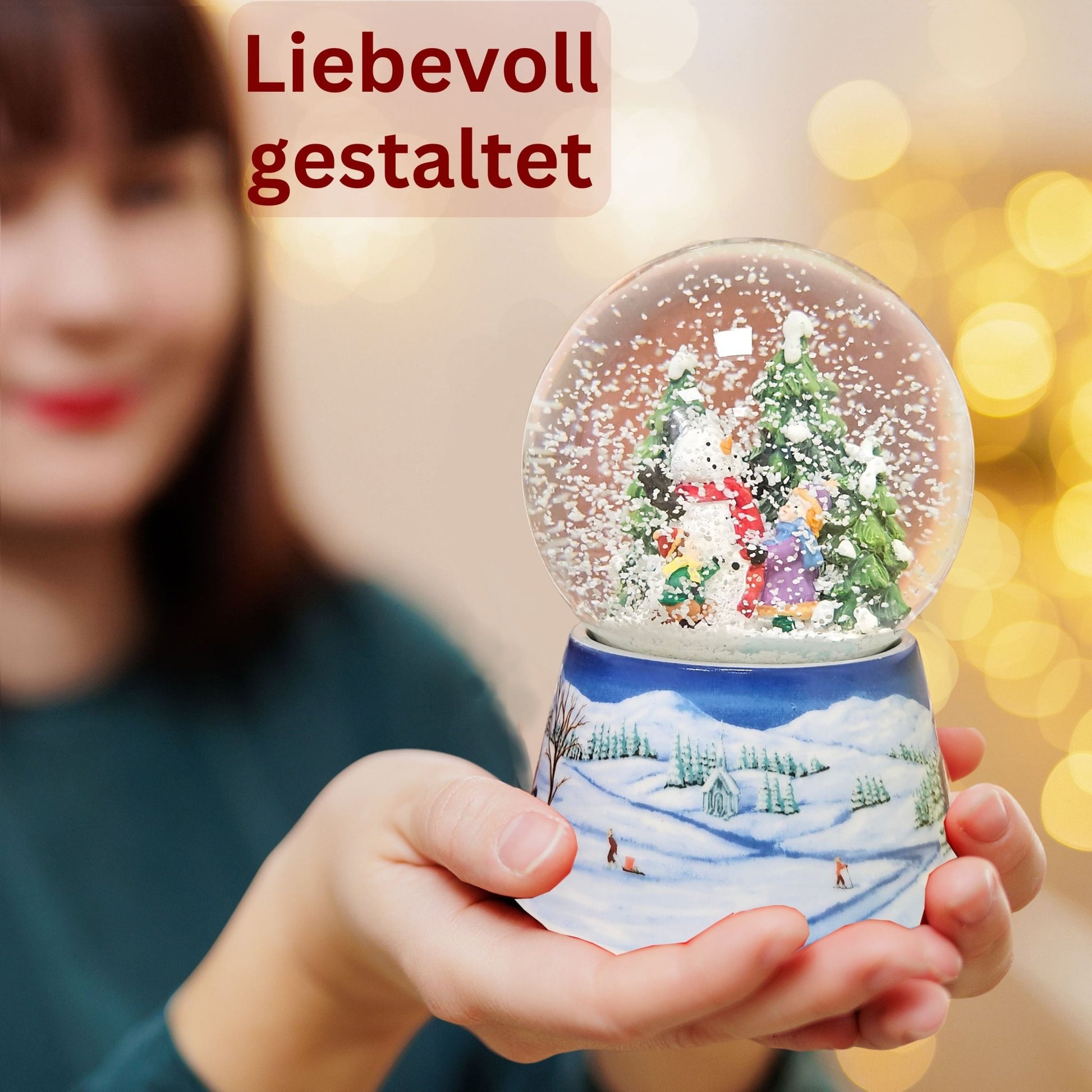 Schneekugel Schneemann zwei Kinder auf Sockel Winterlandschaft mittelblau mit Spieluhr 10 cm Durchmesser - Schneekugelhaus