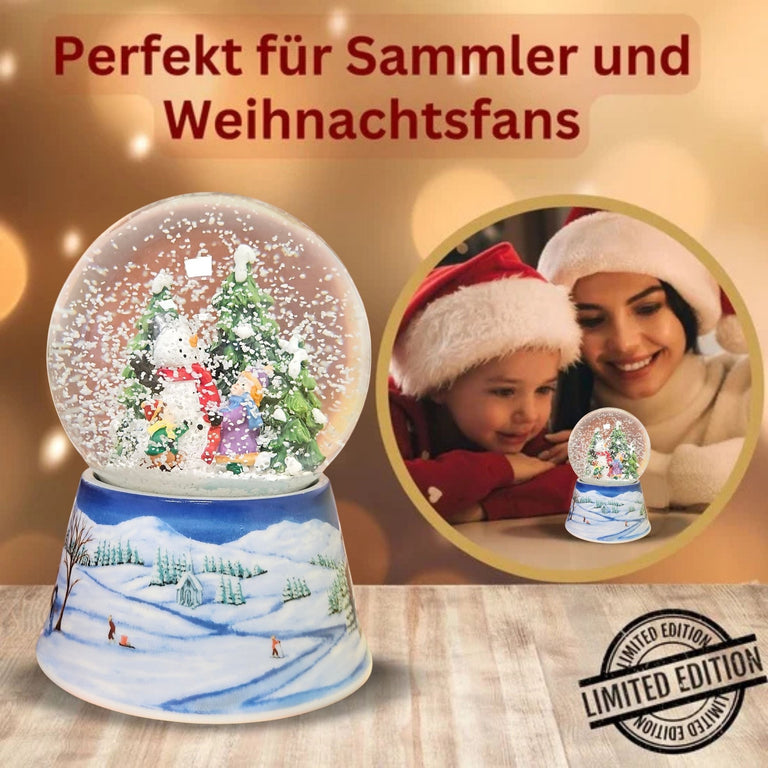 Schneekugel Schneemann zwei Kinder auf Sockel Winterlandschaft mittelblau mit Spieluhr 10 cm Durchmesser - Schneekugelhaus