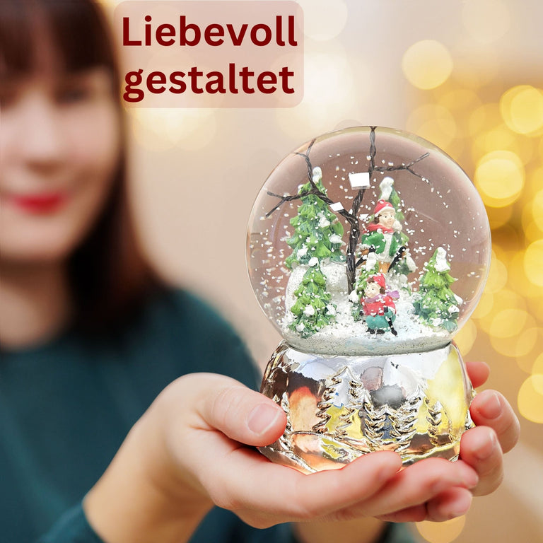 Schneekugel Skifahrer auf Silber Sockel Landschaft mit Spieluhr Stille Nacht, Heilige Nacht 10 cm Durchmesser - Schneekugelhaus