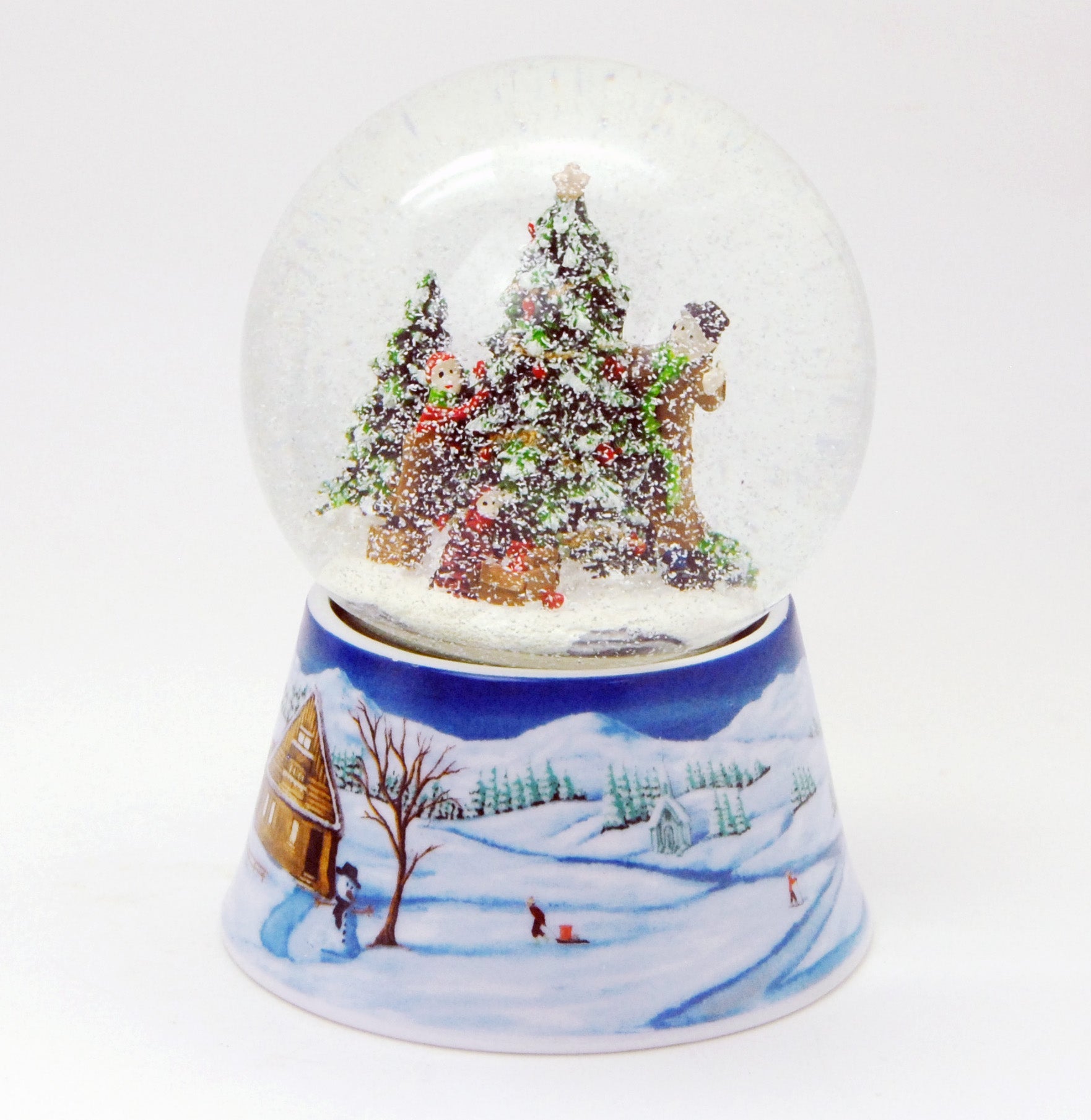 Schneekugel Weihnachtsbaum schmücken auf Sockel Winterlandschaft mittelblau mit Spieluhr 10 cm Durchmesser - Schneekugelhaus