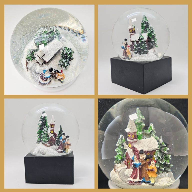 Schneekugel Weihnachtsspaziergang auf Sockel schwarz eckig "PURE - Line" 10 cm Durchmesser - Schneekugelhaus