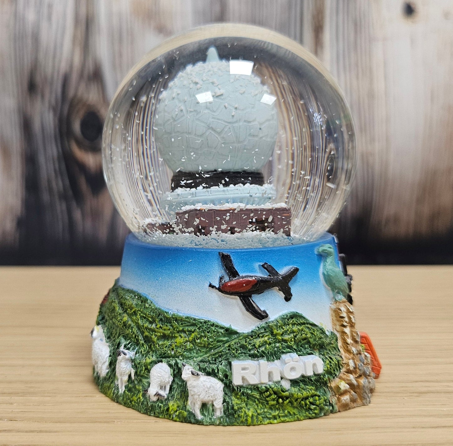 Souvenir Schneekugel Rhön mit Wasserkuppe Kloster Kreuzberg Rhönschaf Segelflieger B: 6,5 H: 8,5 - Schneekugelhaus