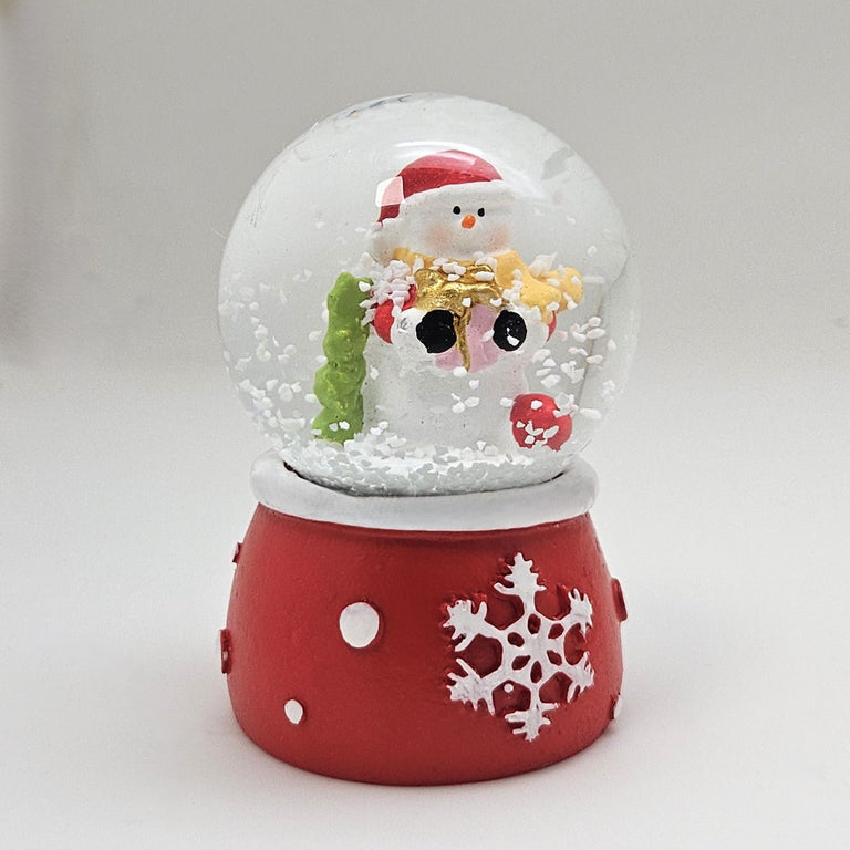 Süße Mini - Schneekugel Schneemann auf Sockel rot weiße Schneeeflocke B: 45mm - Schneekugelhaus
