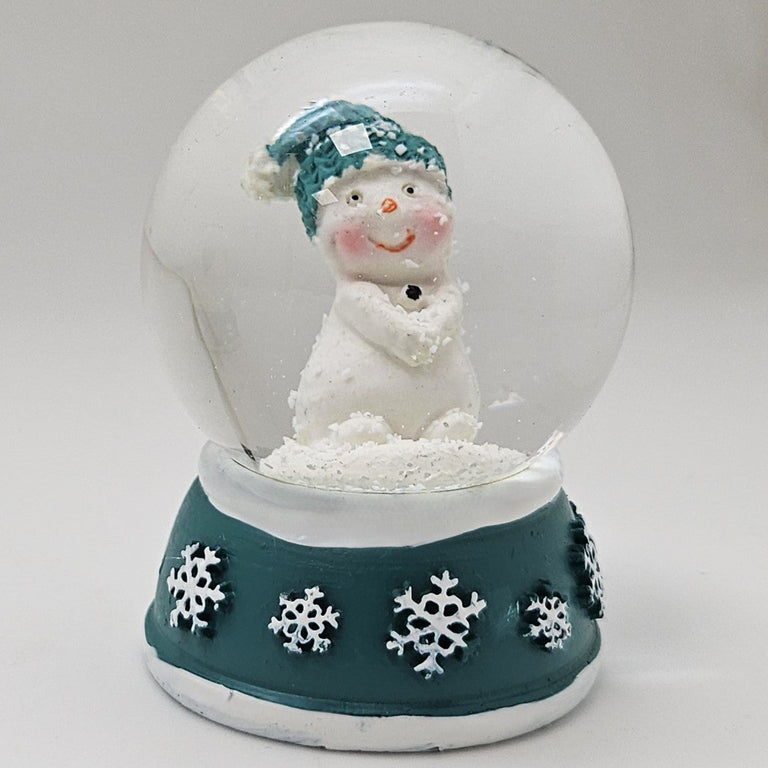 Süße Mini - Schneekugel Schneemann Hände zusammen auf Sockel türkis weiße Schneeeflocke B: 45mm - Schneekugelhaus