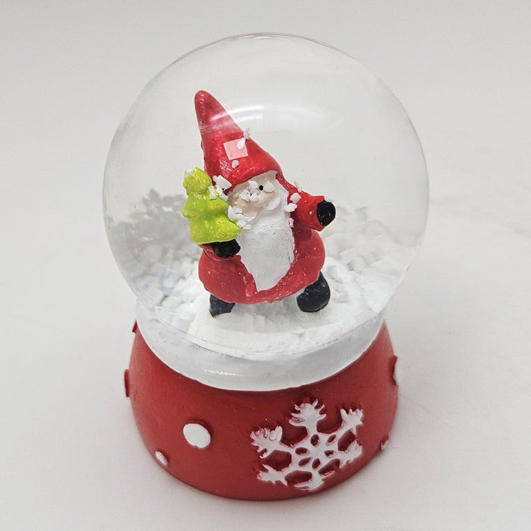 Süße Mini - Schneekugel Weihnachtsmann auf Sockel rot weiße Schneeeflocke B: 45mm - Schneekugelhaus