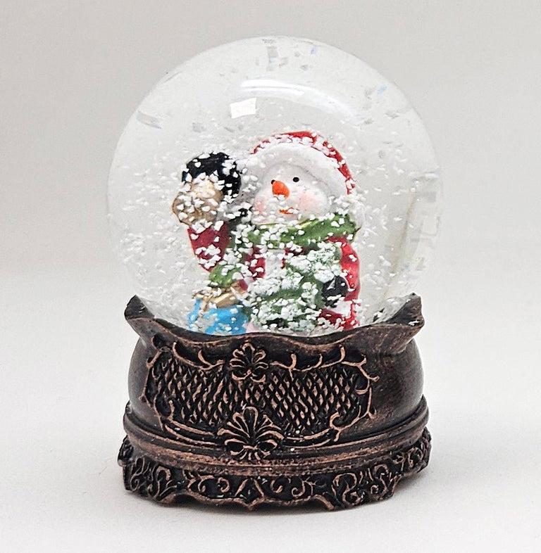 Süße Mini - Schneekugeln weihnachtlicher Schneemann auf Sockel antik kupfer Landschaft B: 45mm - Schneekugelhaus