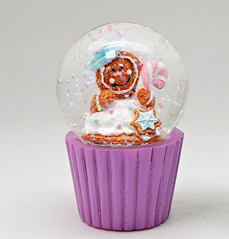 Süße Mini - Schneekugeln Weihnachtsmuffin mit Lebkuchen auf Sockel lila B: 45mm - Schneekugelhaus