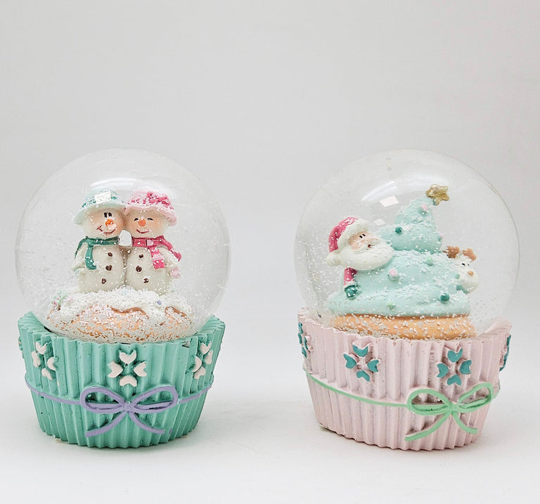 Süße Schneekugel Weihnachtsmuffin pastell rosa Santa mit 65 mm Durchmesser - Schneekugelhaus