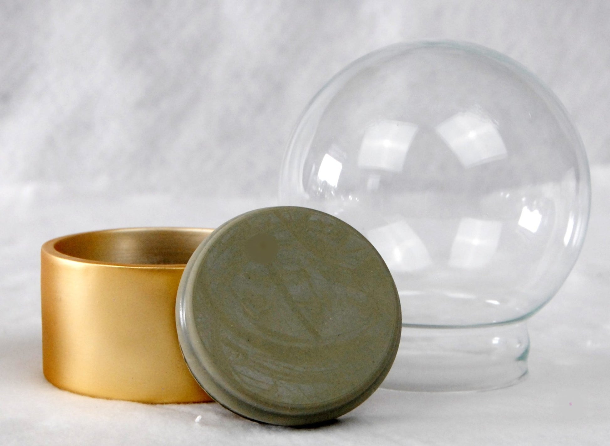 100mm Bastelset Polyresin Sockel gold mit DIY-Schneekugel - Schneekugelhaus