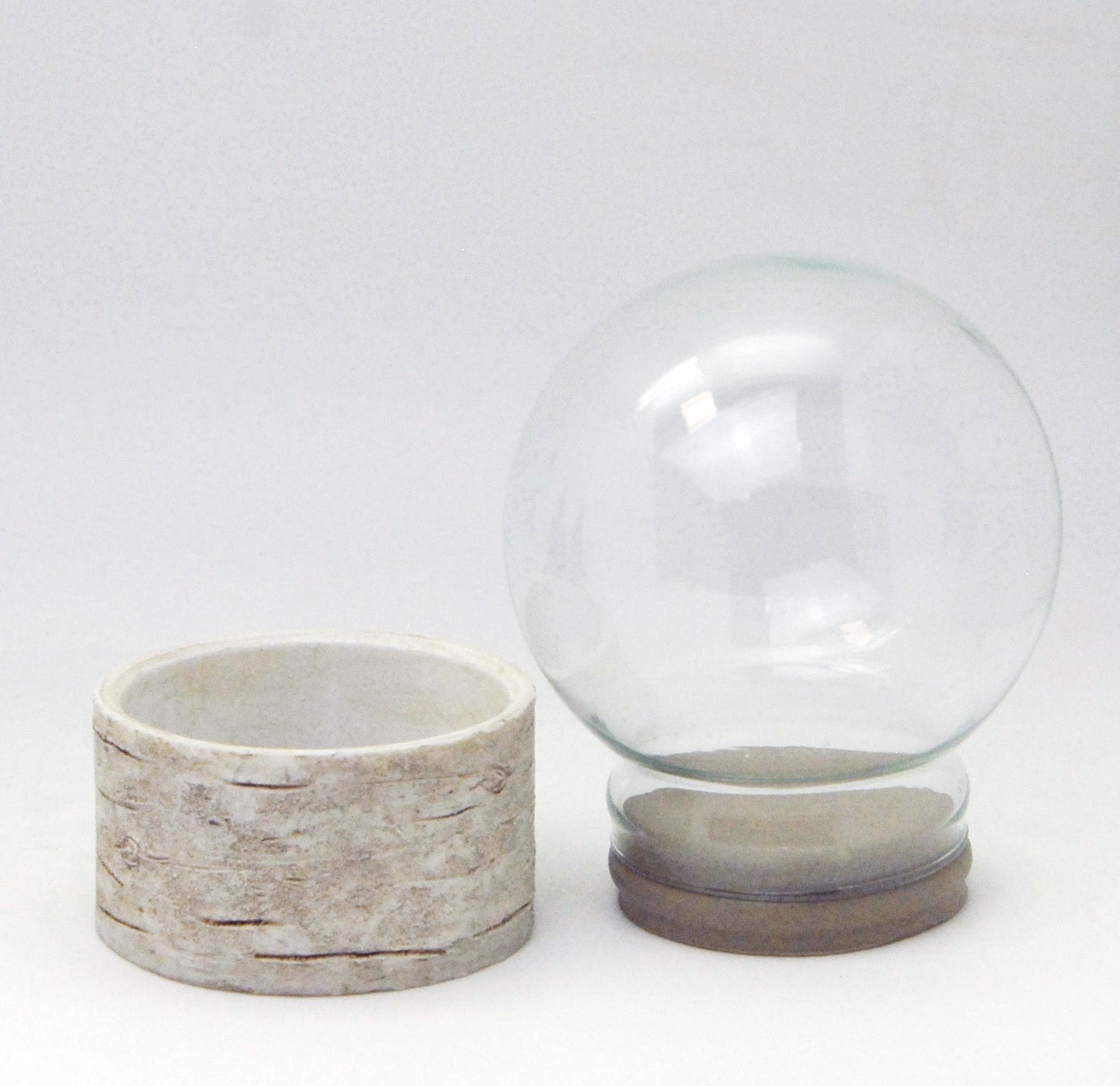 100mm Bastelset Polyresin Sockel Holzoptik Baumstamm mit DIY-Schneekugel - Schneekugelhaus