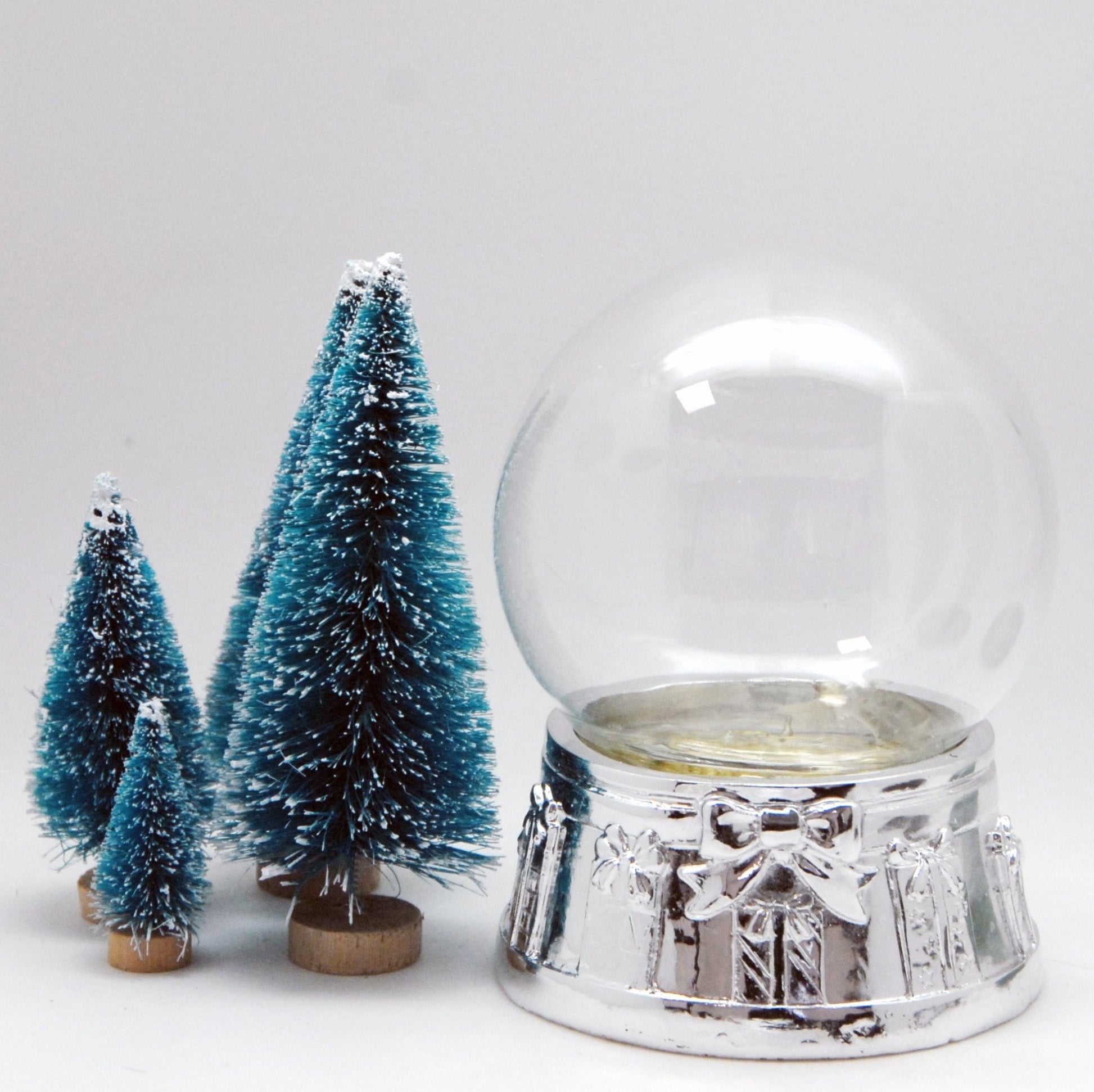100mm-Do-it-Yourself Schneekugel mit Sockel Porzellan silber gerade mit Geschenkschleife für Spieluhr - Schneekugelhaus