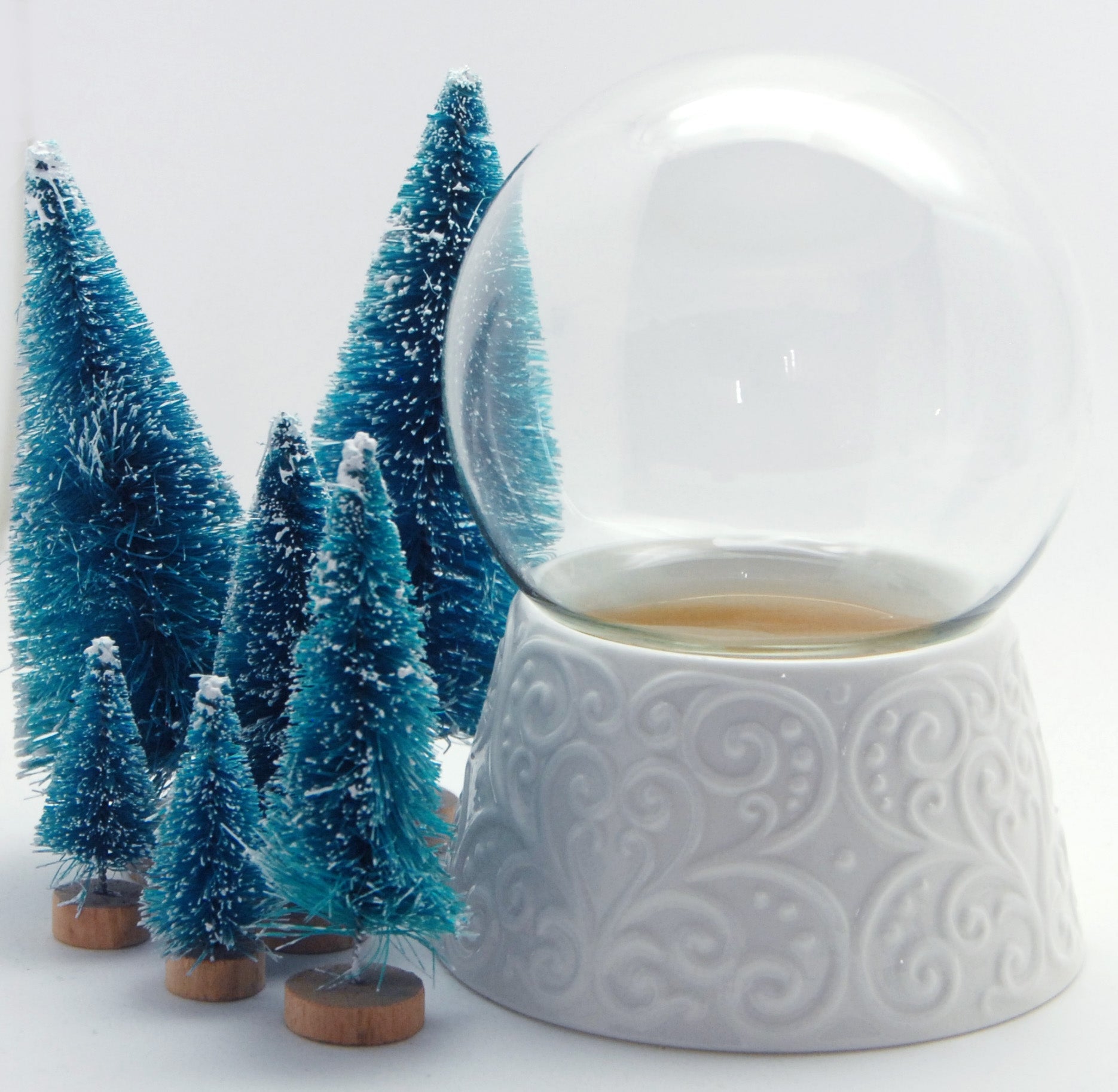 100mm-Do-it-Yourself Schneekugel mit Sockel Porzellan weiß mit Relief Ornamenten für Spieluhr - Schneekugelhaus