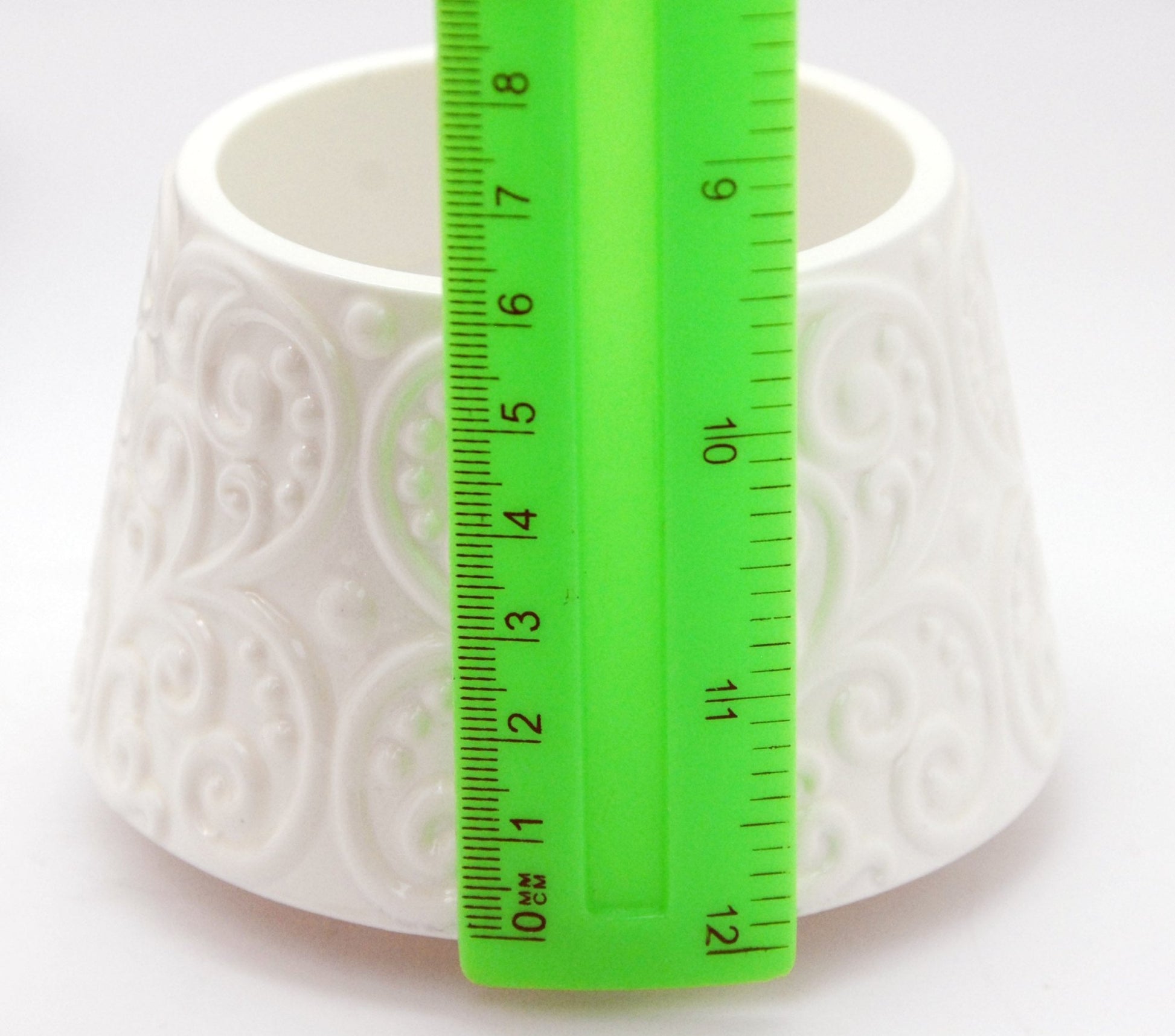 100mm- Porzellan Sockel weiß mit Ornamenten für DIY-Schneekugel - Schneekugelhaus