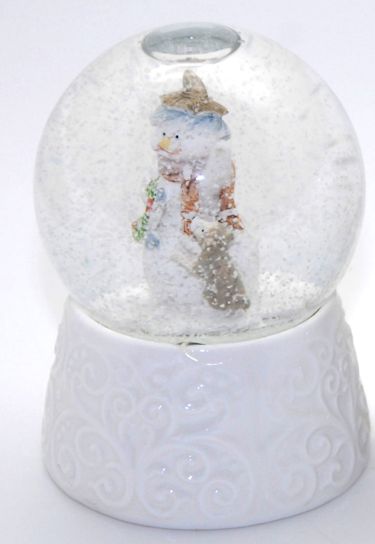 2 süße Weihnachts Schneekugeln mit weißem Porzellansockel 65mm + 45 mm Durchmesser mit Luftblase - Schneekugelhaus