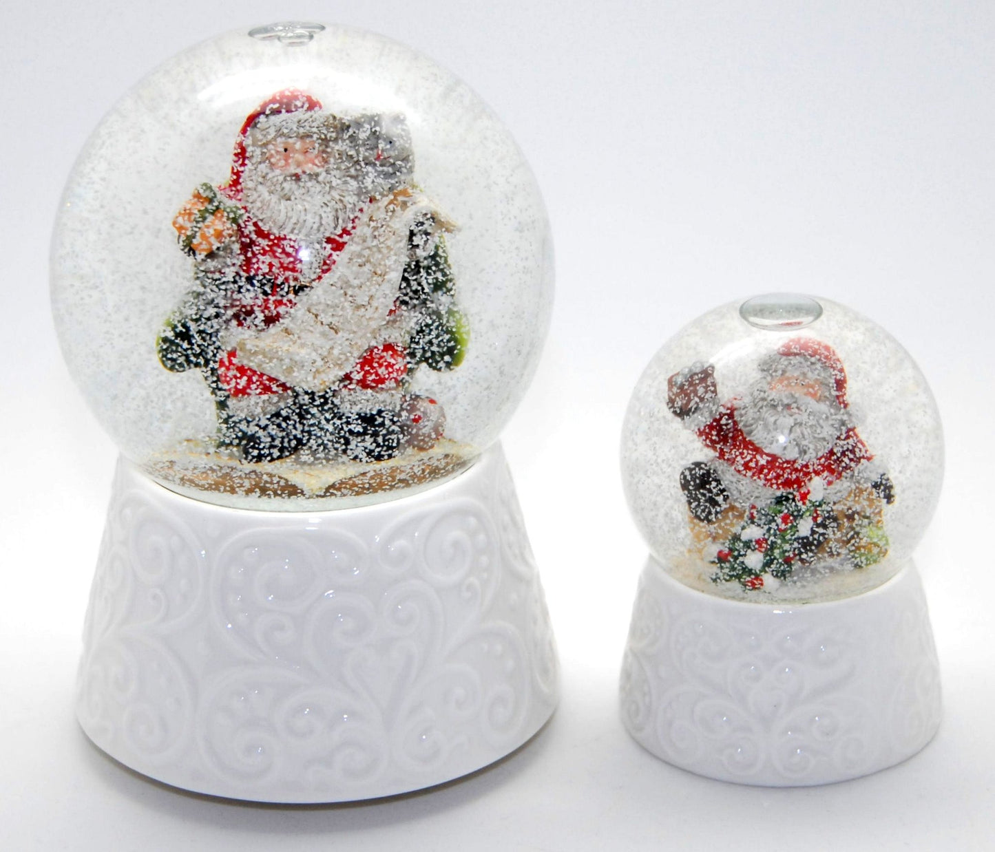 2 tolle Weihnachts Schneekugeln mit weißem Porzellan-Sockel mit Spieluhr Santa Claus is Coming to Town 100mm + 65 mm Durchmesser mit Luftblase - Schneekugelhaus