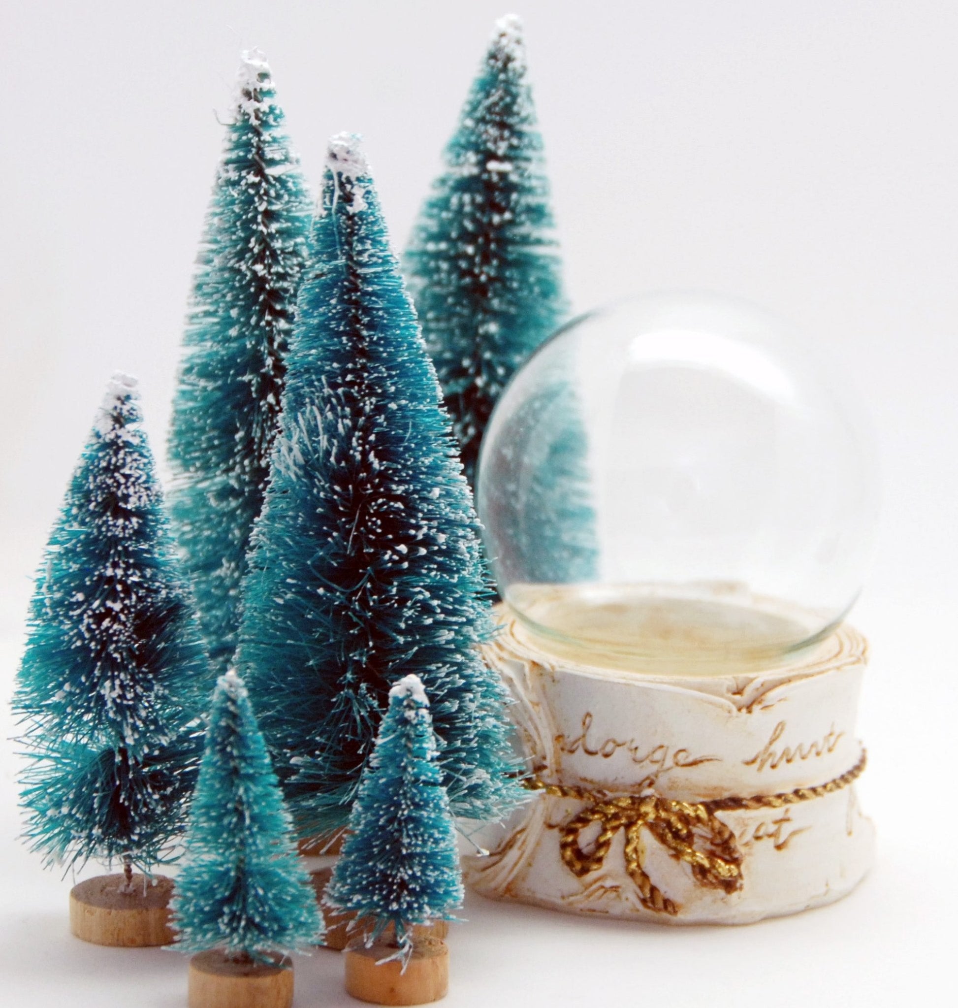 65mm-Do-it-Yourself Schneekugel mit Glas und Nostalgie Sockel mit Goldbordüre - Schneekugelhaus