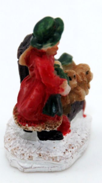 Bastel-Figur Frau mit drei Hunden im Schlitten für DIY Schneekugel - Schneekugelhaus