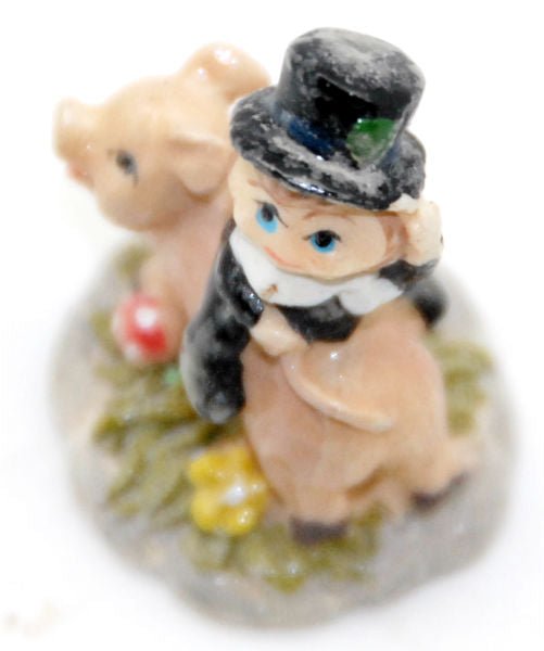 Bastelfigur Schornsteinfeger auf Schwein für DIY Schneekugel - Schneekugelhaus