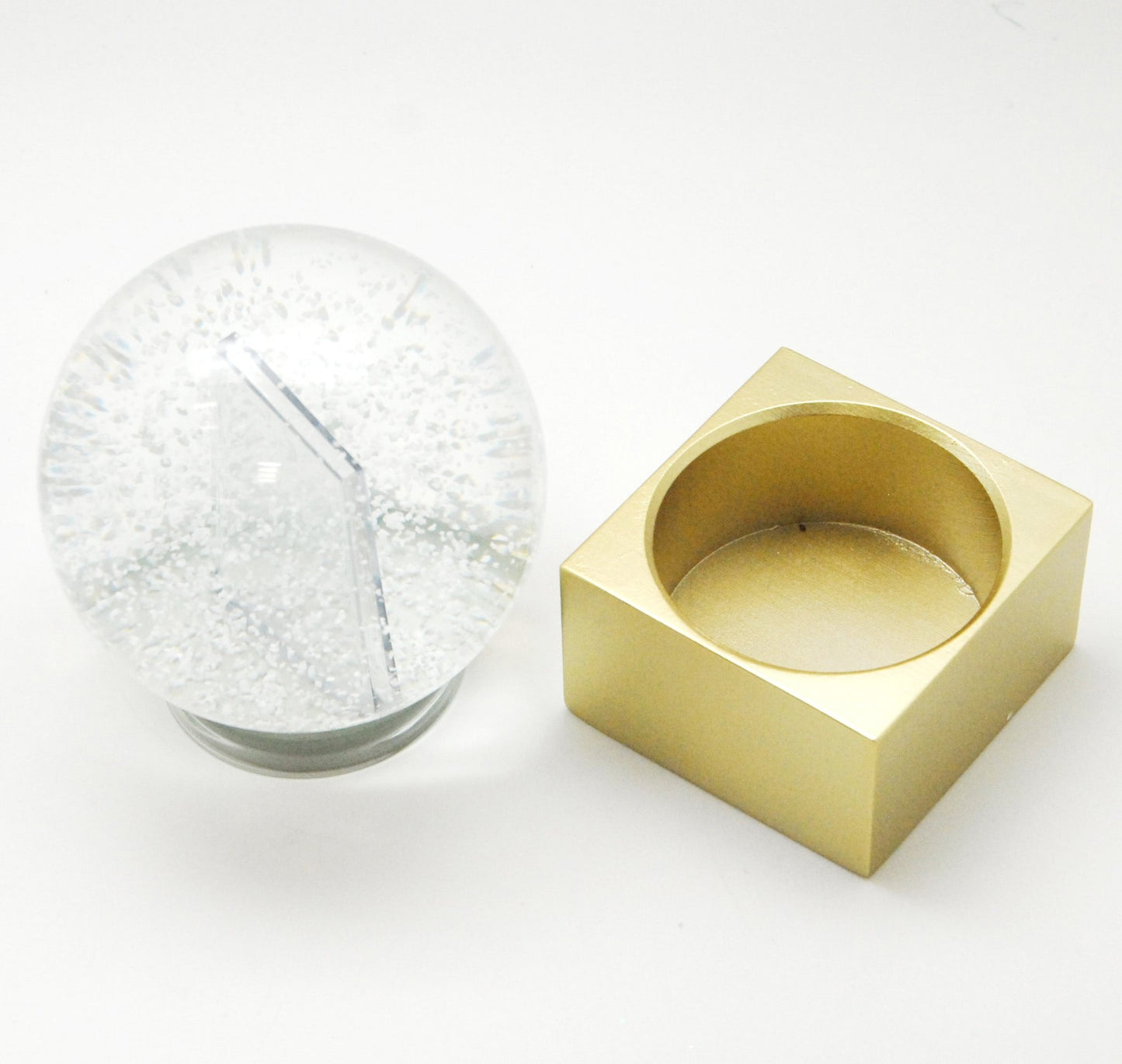 Bastelset mit 100mm Glas für DIY-Schneekugel mit Fotoeinsatz mit Polyresin-Sockel gold eckig - Schneekugelhaus
