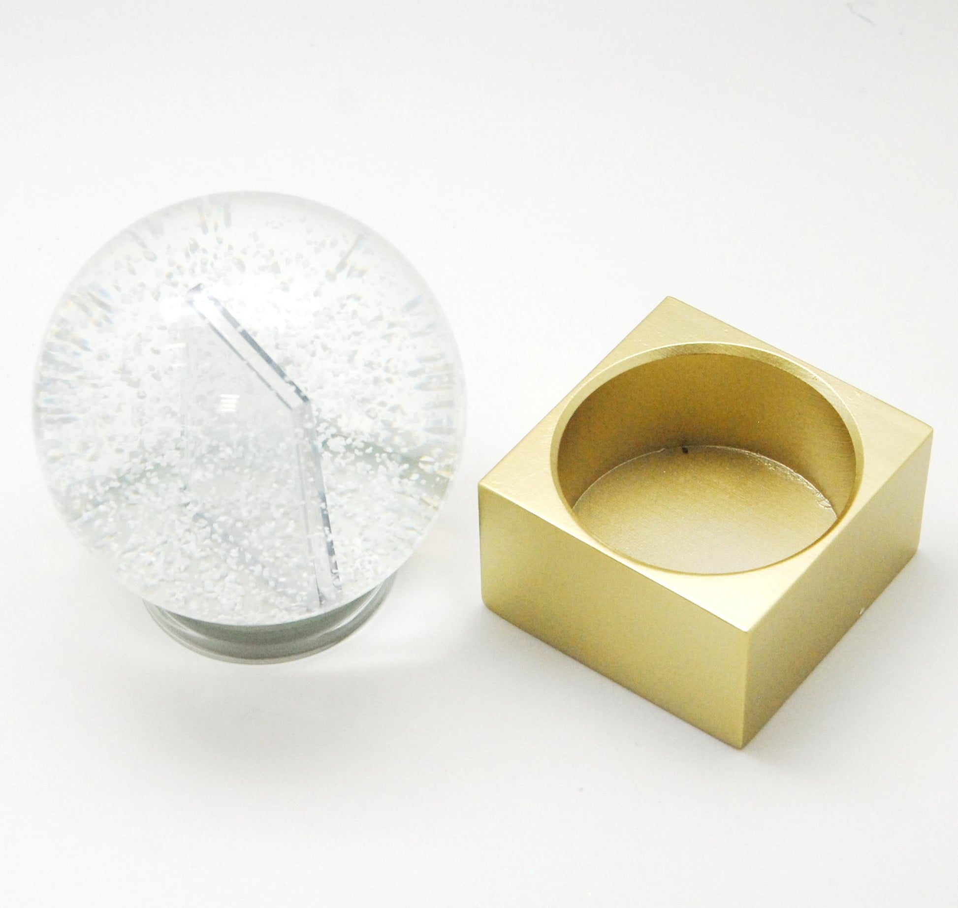 Bastelset mit 100mm Glas für DIY-Schneekugel mit Fotoeinsatz mit Polyresin-Sockel gold eckig - Schneekugelhaus