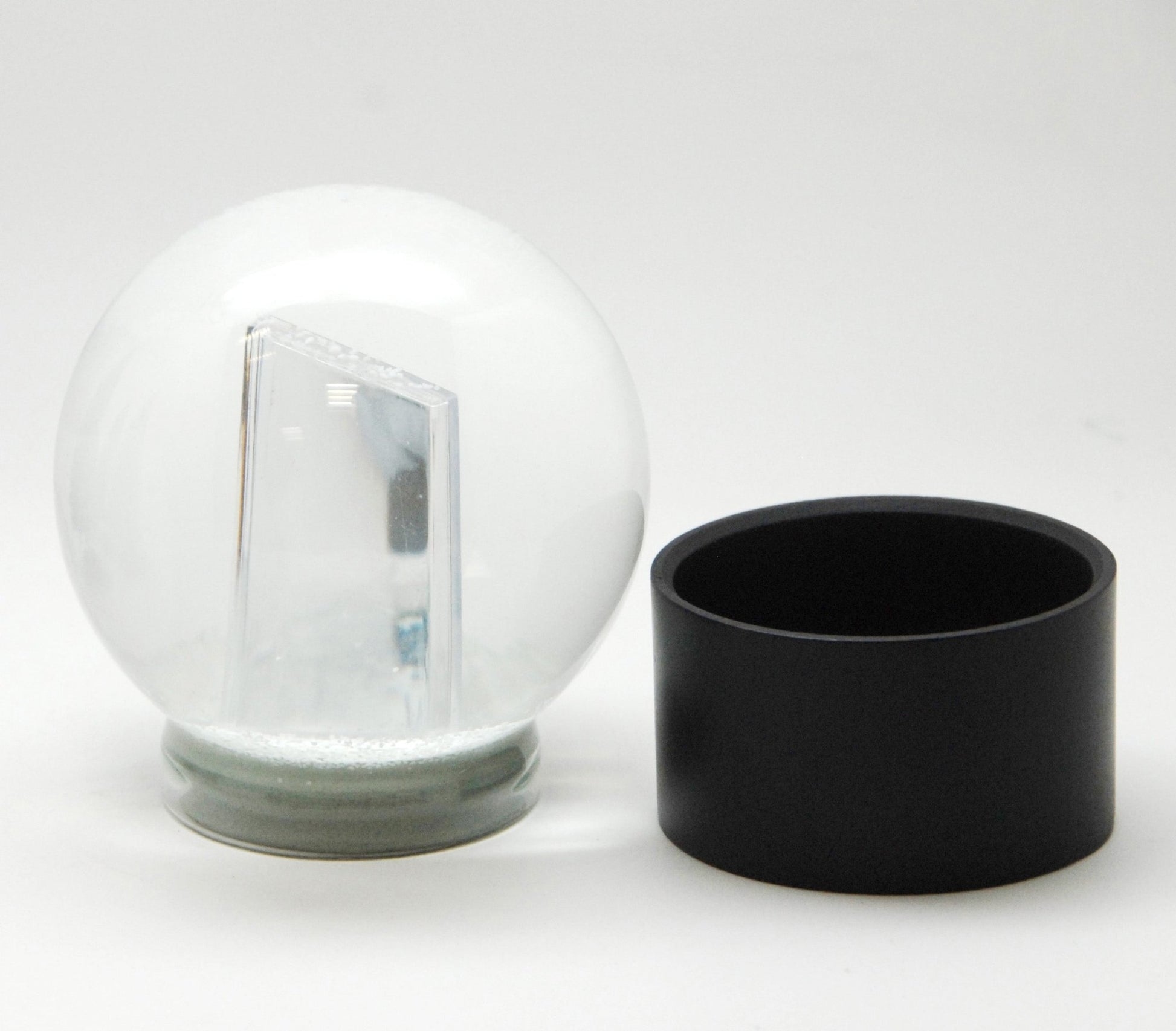 Bastelset mit 100mm Glas für DIY-Schneekugel mit Fotoeinsatz mit Polyresin-Sockel schwarz rund - Schneekugelhaus