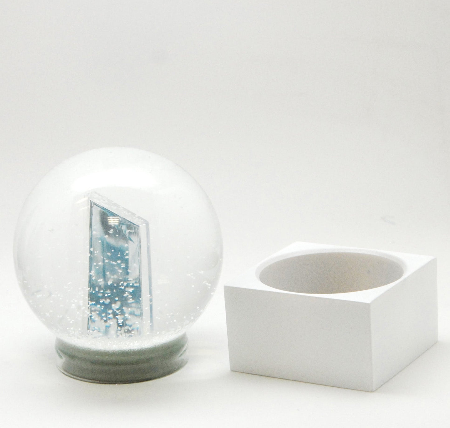 Bastelset mit 100mm Glas für DIY-Schneekugel mit Fotoeinsatz mit Polyresin-Sockel weiß eckig - Schneekugelhaus