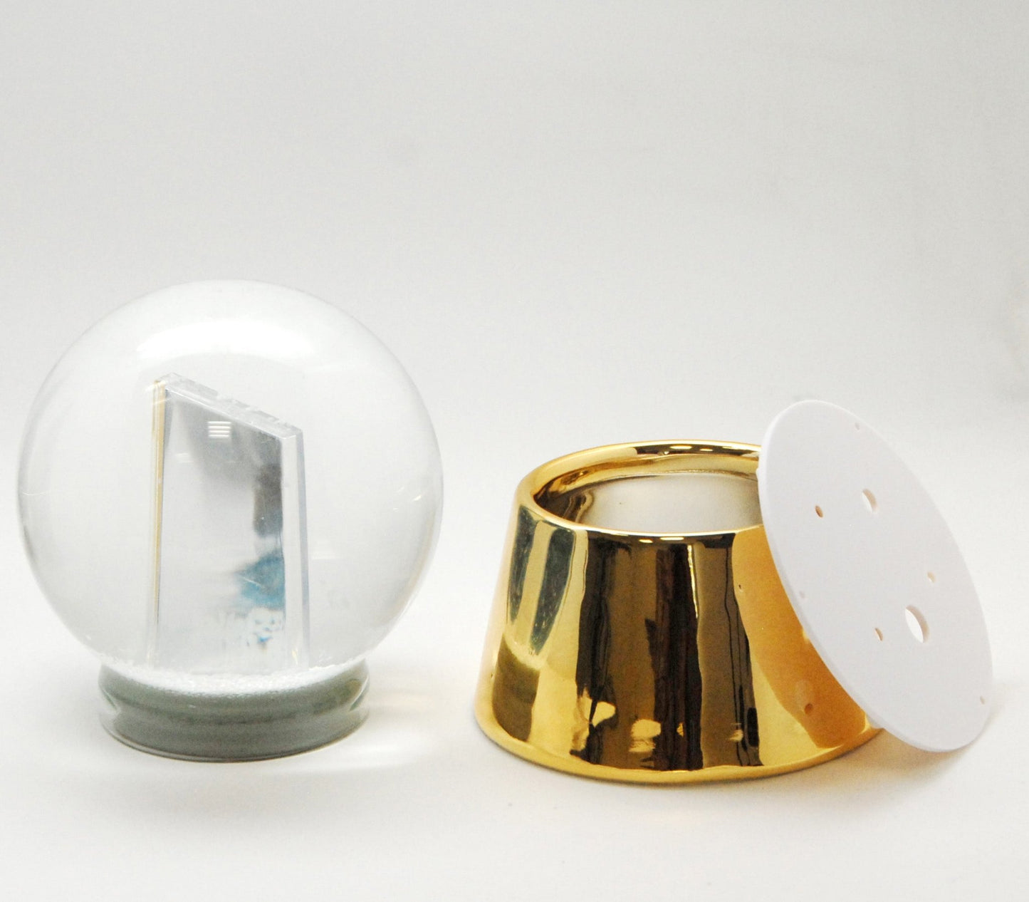 Bastelset mit 100mm Glas für DIY-Schneekugel mit Fotoeinsatz mit Porzellan-Sockel golden glänzend - Schneekugelhaus