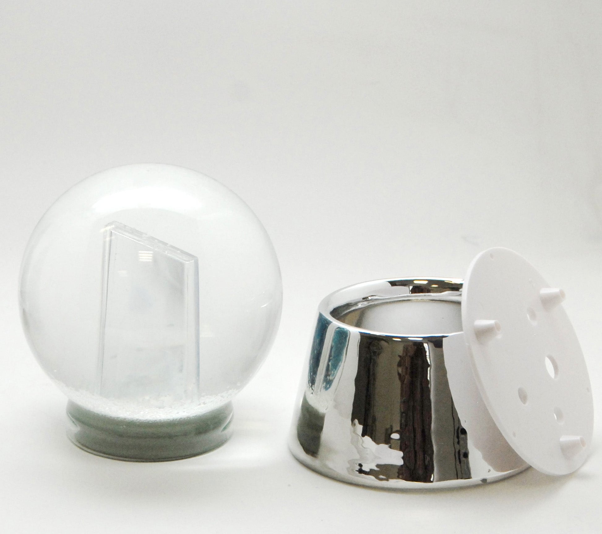 Bastelset mit 100mm Glas für DIY-Schneekugel mit Fotoeinsatz mit Porzellan-Sockel silber glänzend - Schneekugelhaus