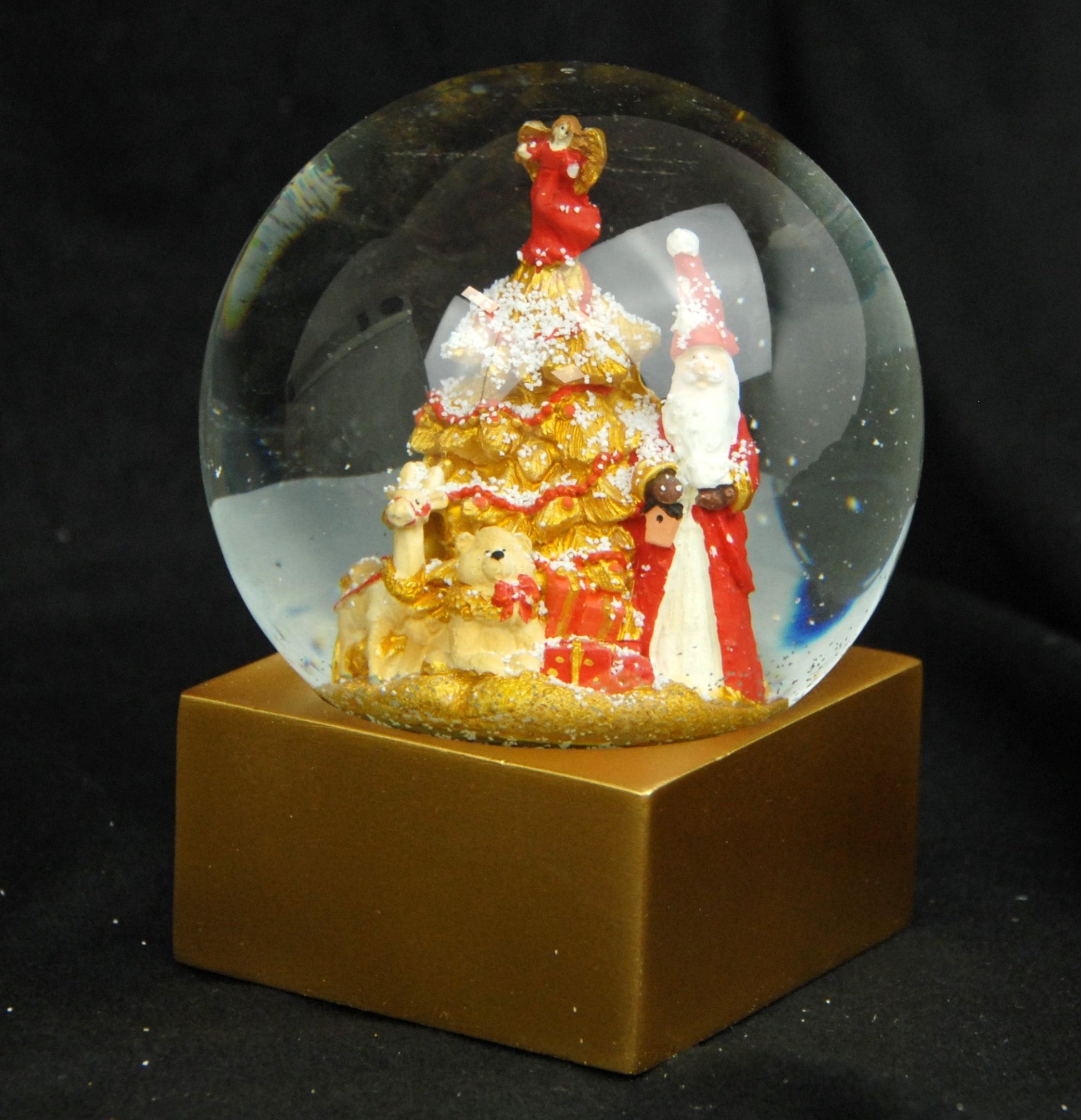 Designer Schneekugel Weihnachtsmann Christbaum rot gold Sockel gold eck PURE-Line - Schneekugelhaus