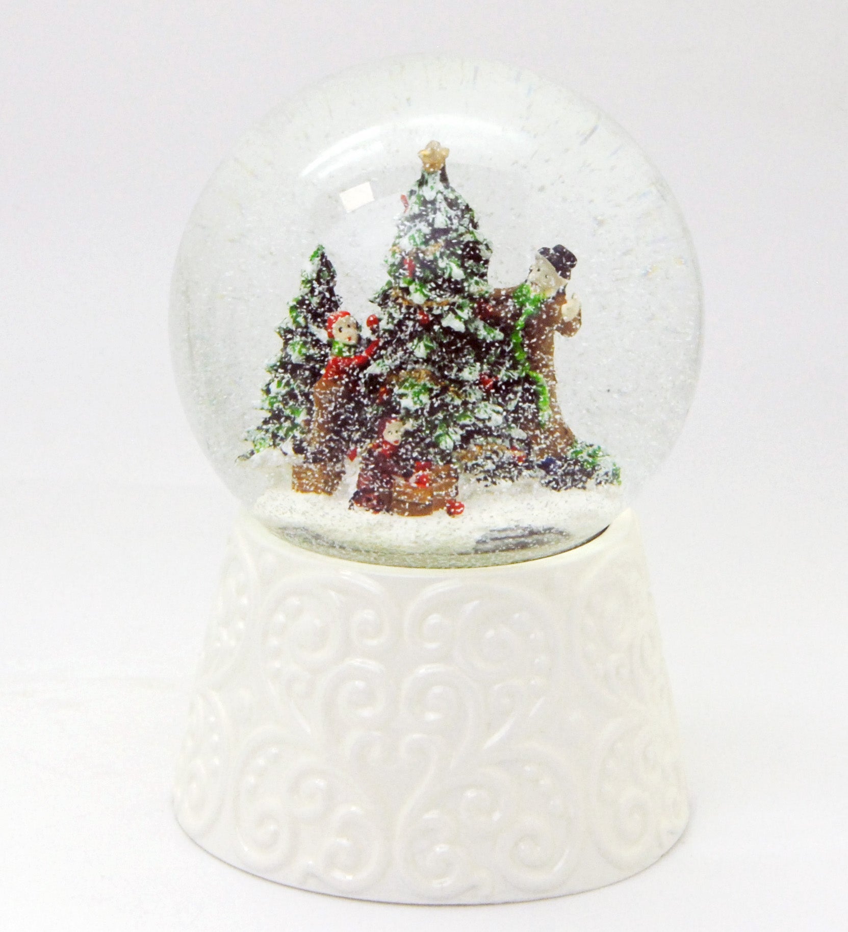 Edle Schneekugel Christbaum schmücken auf weißem Porzellansockel 100 mm Durchmesser mit Spieluhr - Schneekugelhaus
