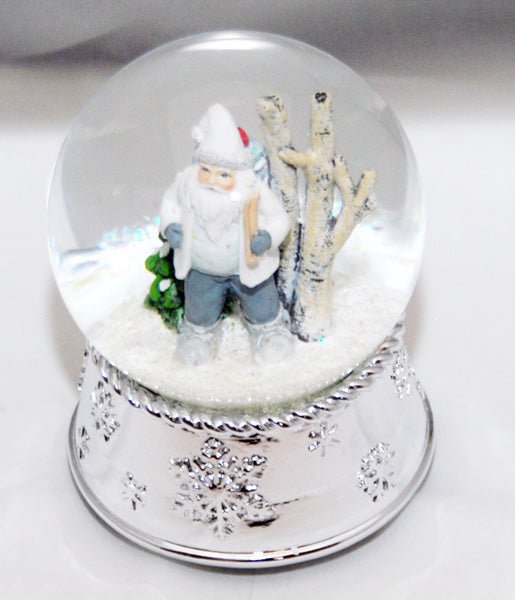 Edle Schneekugel Santa in Schneelandschaft mit Silber-Sockel Schneeflocke und Spieluhr - Schneekugelhaus