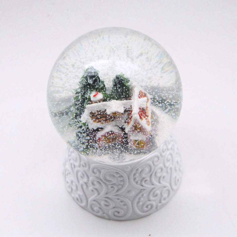 Edle Schneekugel Zuckerbäckerhaus auf weißem Ornamentsockel 100 mm Durchmesser mit Spieluhr - Schneekugelhaus
