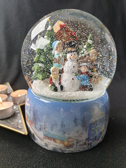 Mega Schneekugel Schneemann bauen mit Schneelandschaft - mit Musikspieluhr - Schneekugelhaus