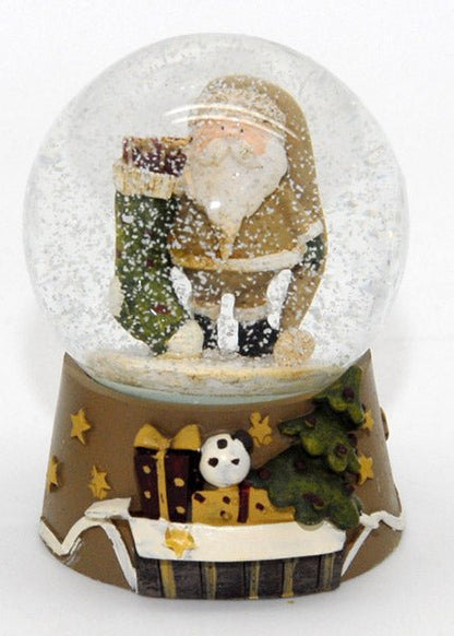Moderne Weihnachts-Schneekugel Santa mit Geschenke-Strumpf beige - Schneekugelhaus