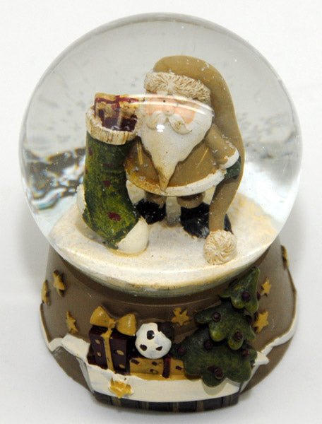 Moderne Weihnachts-Schneekugel Santa mit Geschenke-Strumpf beige - Schneekugelhaus